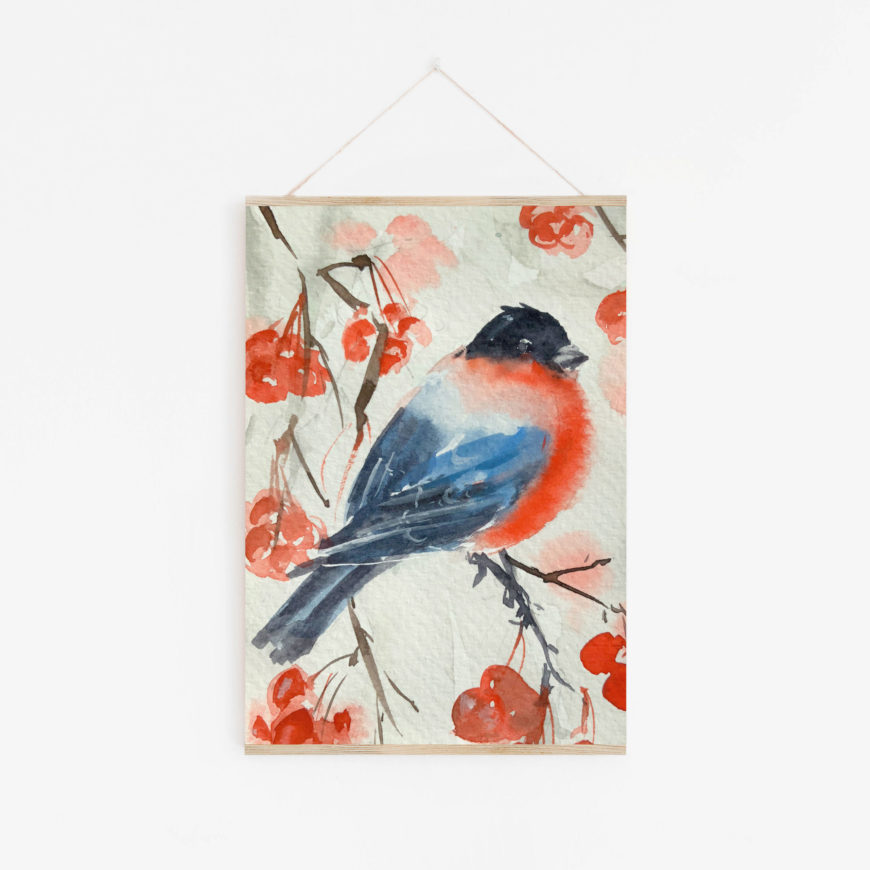 Lámina hecha con acuarela de un pajarito en tonos azules y rojos posado sobre un árbol con flores rojas